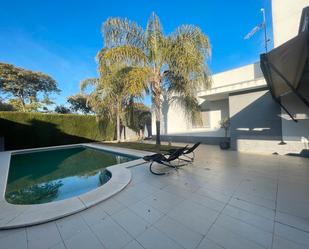 Vista exterior de Casa o xalet en venda en Espartinas amb Aire condicionat, Calefacció i Jardí privat