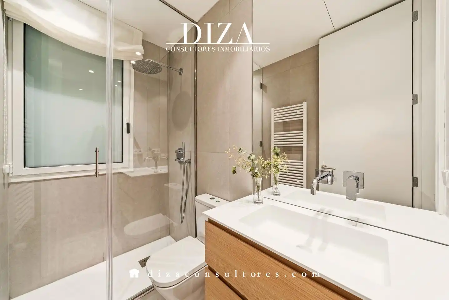 Bathroom of Flat for sale in Madrid  with Air Conditioner, Heating and Parquet flooring