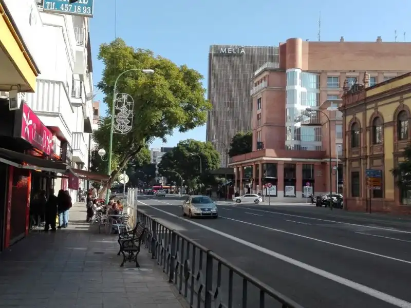 Aparcament amb ascensor en venda a Calle Luis Montoto 117