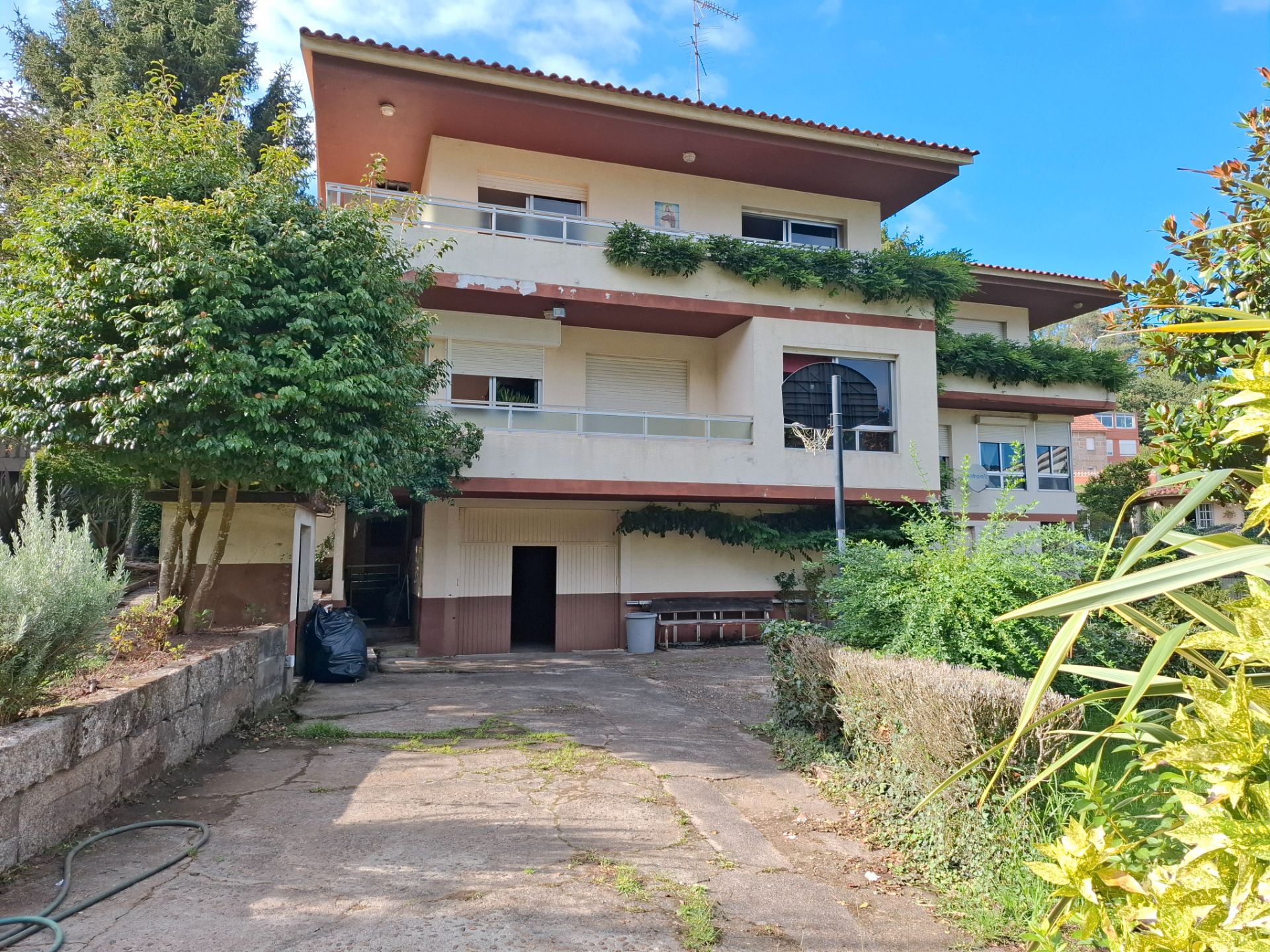 Exterior view of Single-family semi-detached for sale in Vigo   with Private garden, Terrace and Storage room