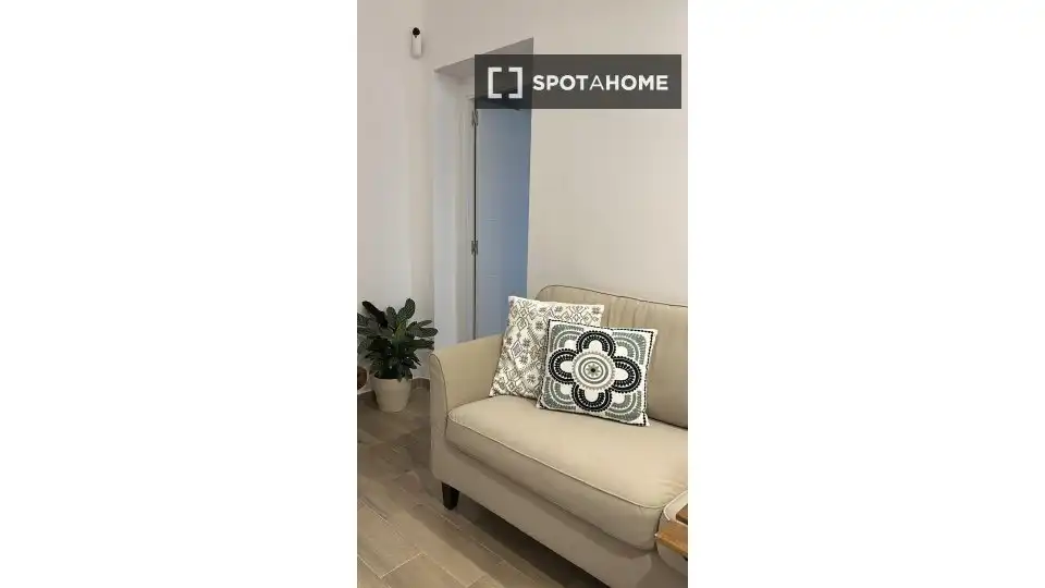 Flat for rent in Madrid  with Air Conditioner, Heating and Furnished
