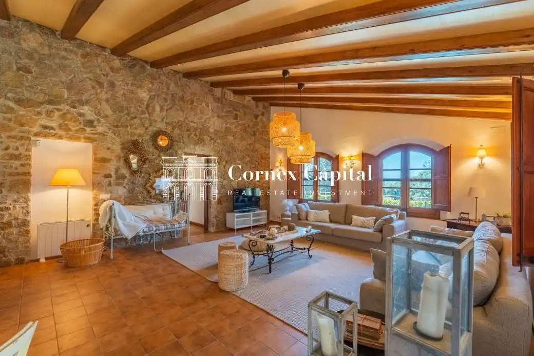 Sala de estar de Finca rústica de alquiler en Fontanilles con Aire acondicionado, Calefacción y Jardín privado