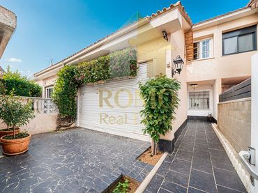 Terraced house with pool for sale in Avinguda U