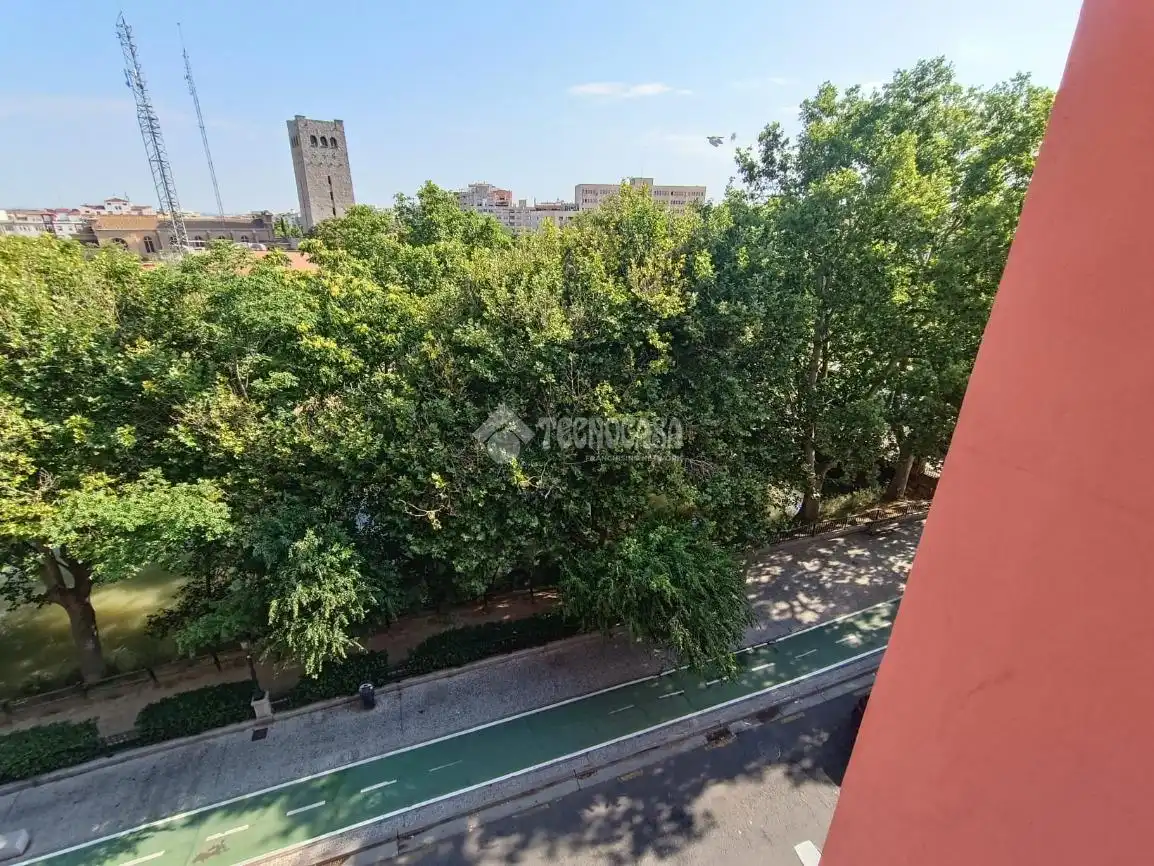 Vista exterior de Piso en venta en Zaragoza con Calefacción