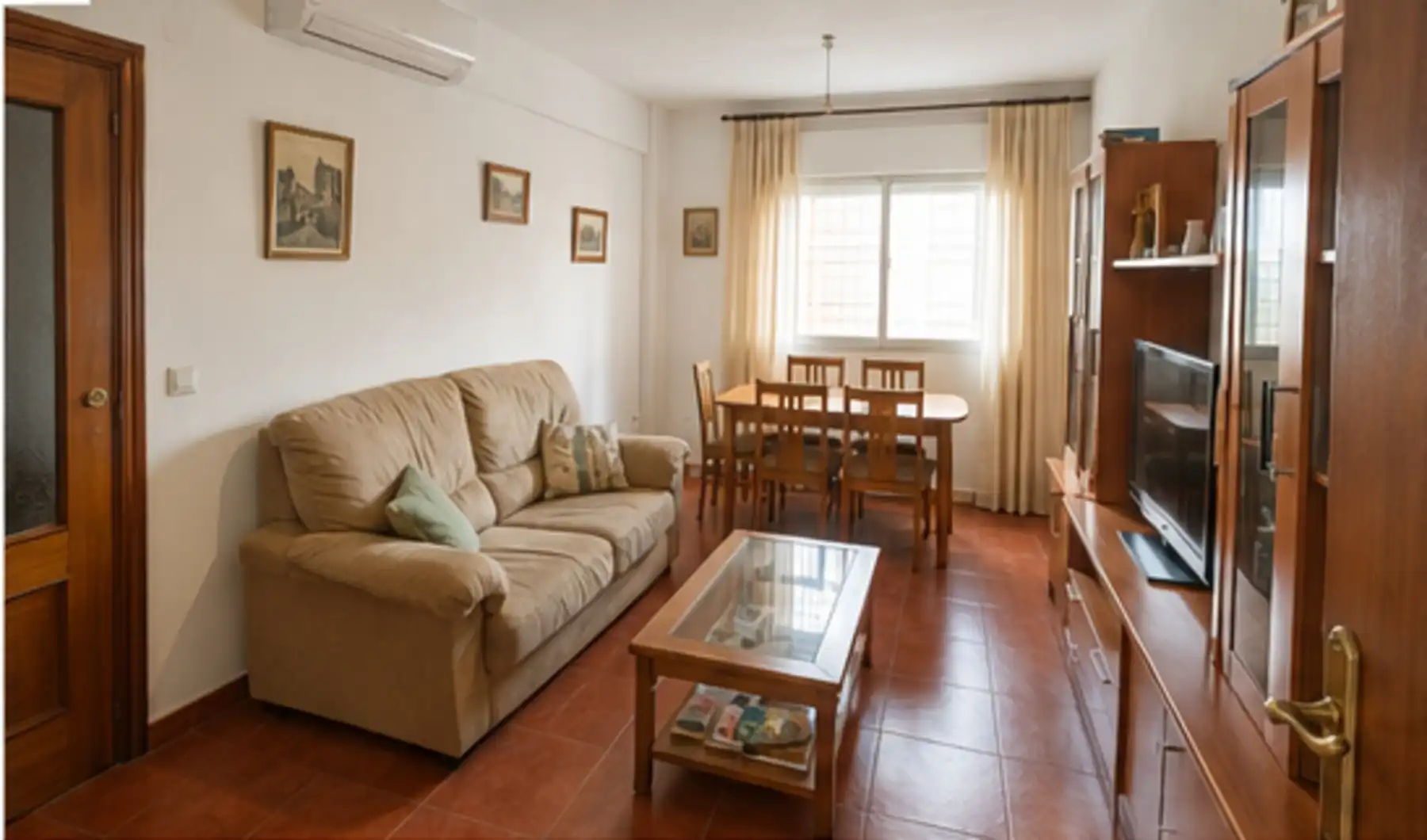 Living room of Flat for sale in Sevilla  with Air Conditioner, Heating and Furnished