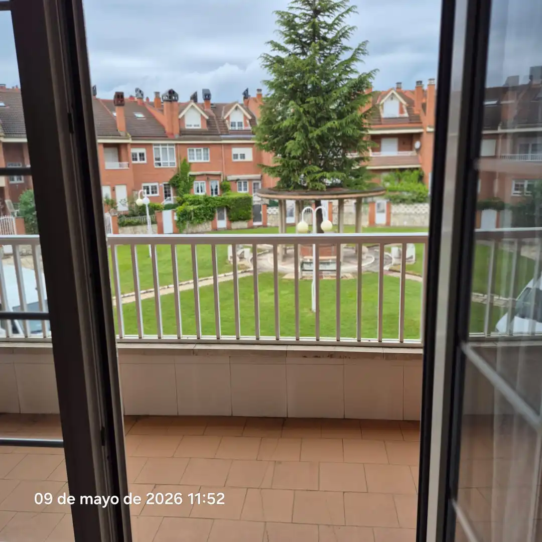 Terrassa de Casa o xalet en venda en San Andrés del Rabanedo amb Calefacció, Jardí privat i Parquet