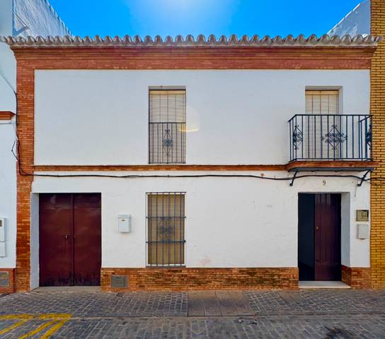 Casa adosada en Venta en  calle roelas 9 en Olivares