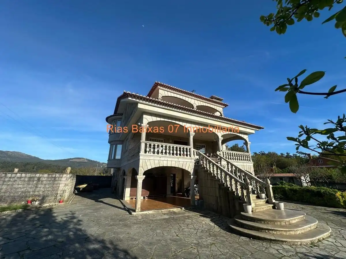 House with garden for sale in Mos, imagen 2