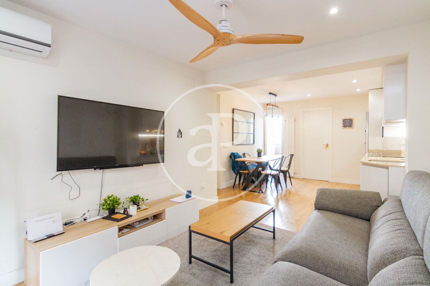 Vista exterior de Piso en venta en  Madrid Capital con Calefacción, Terraza y Amueblado