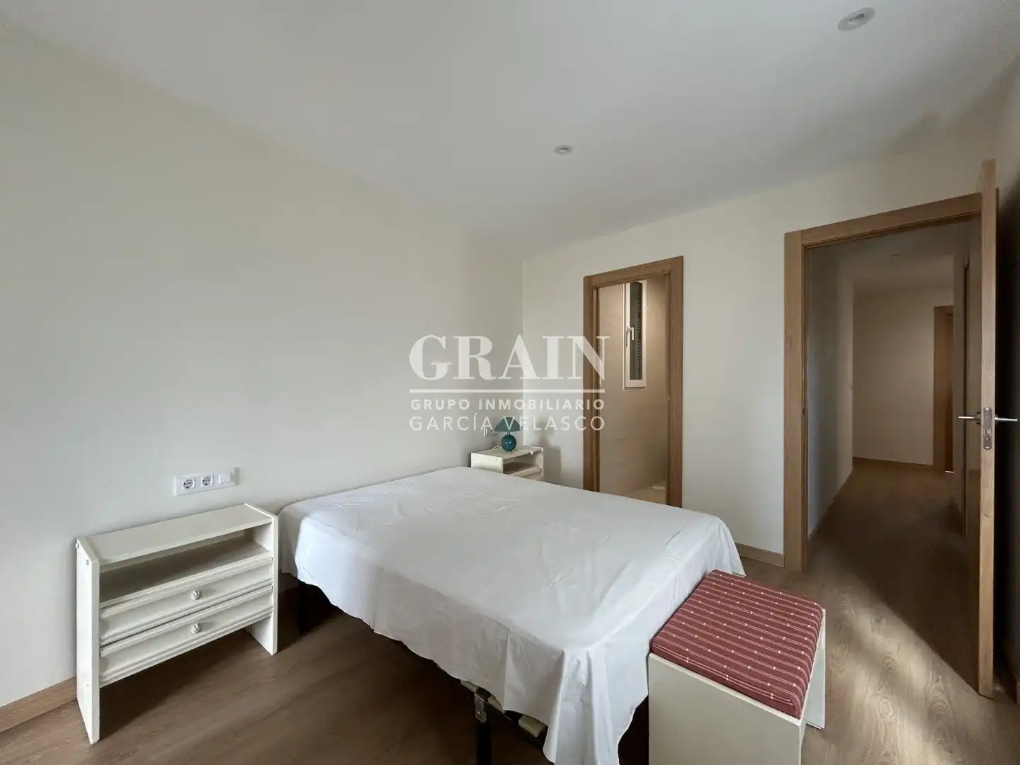 Dormitori de Apartament de lloguer en Albacete amb Aire condicionat, Calefacció i Balcó