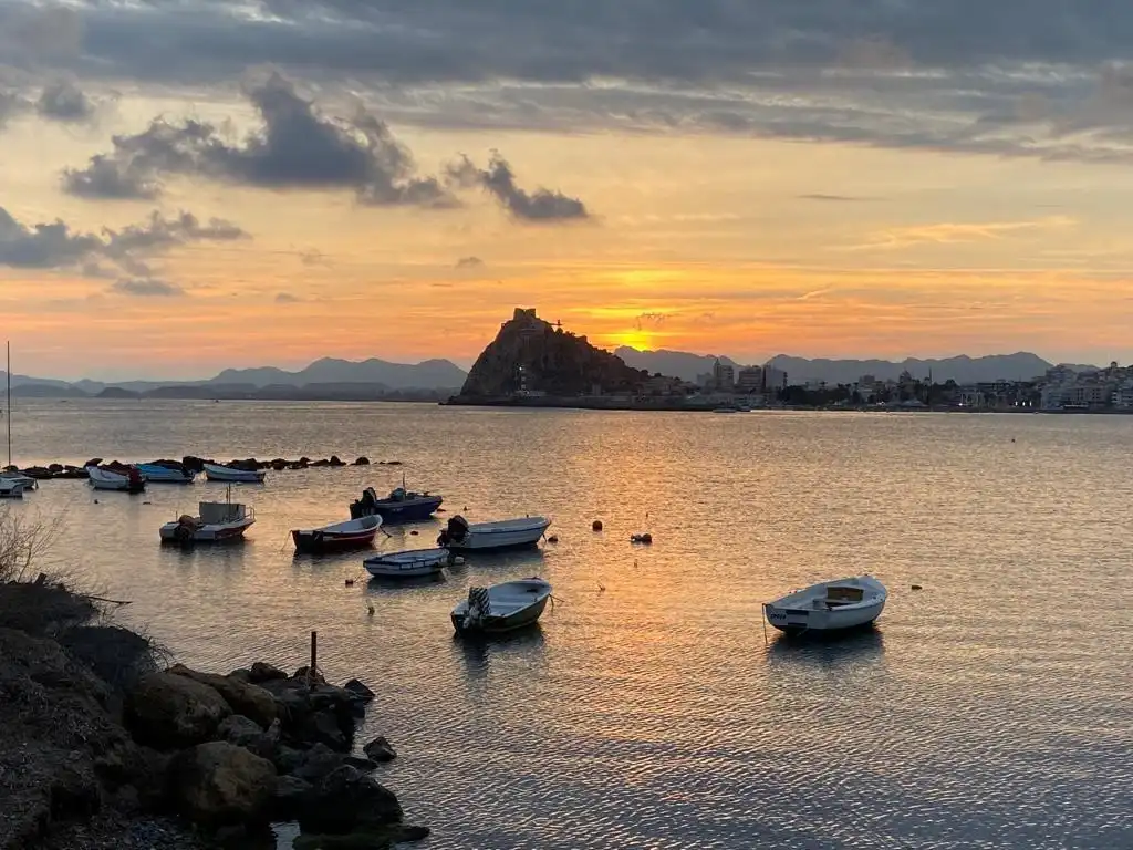 Vista exterior de Casa o xalet en venda en Águilas amb Jardí privat, Terrassa i Traster