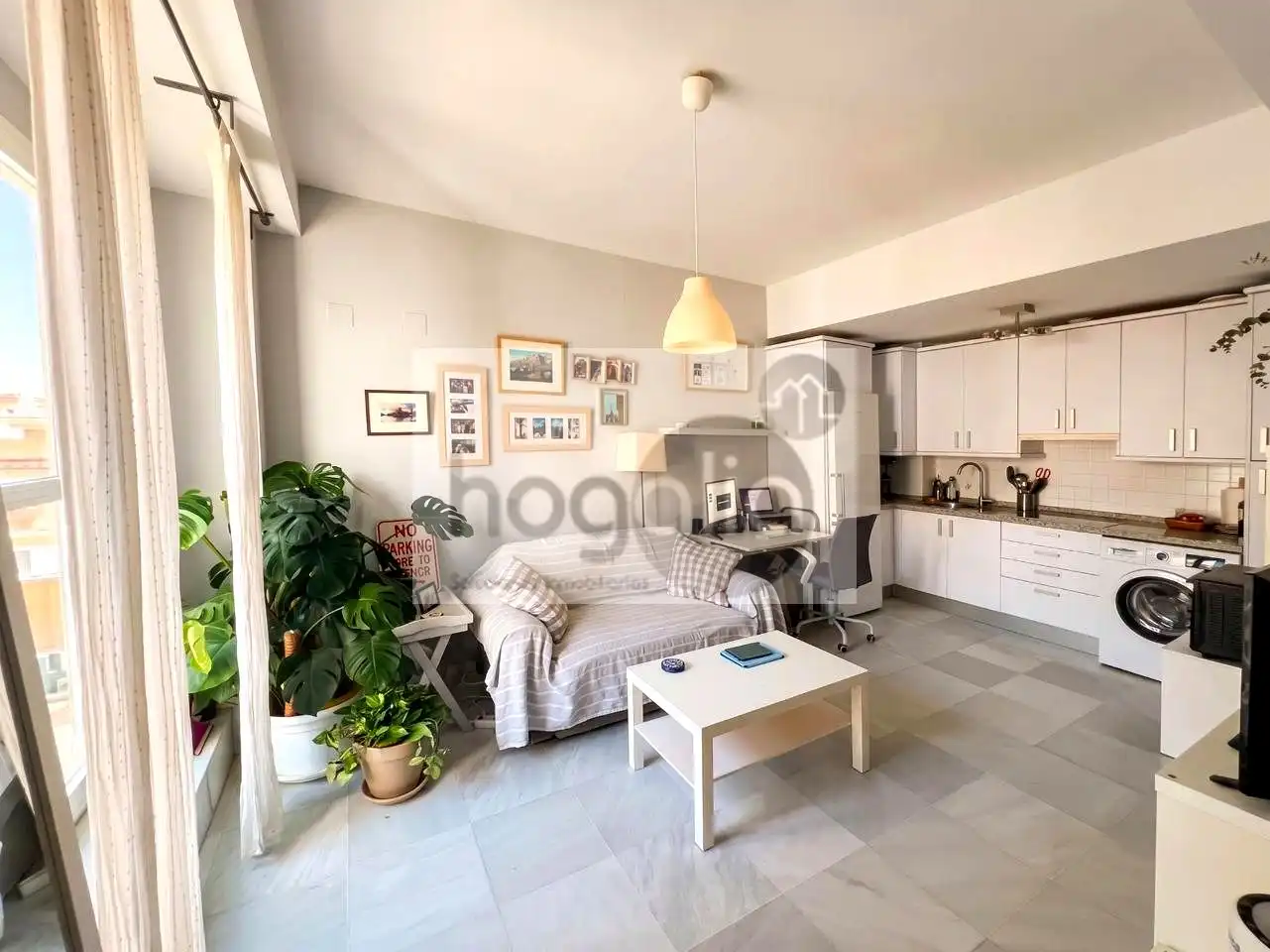Living room of Flat for rent in Sevilla  with Air Conditioner, Terrace and Furnished