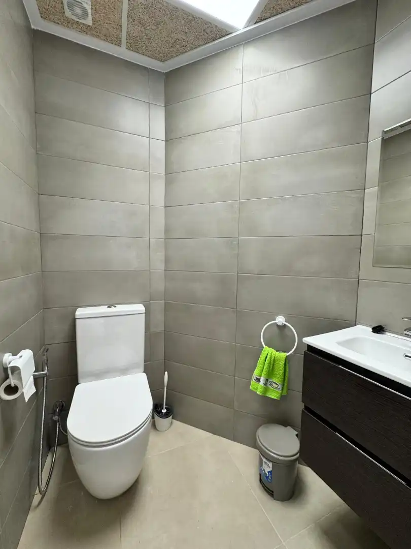 Baño de Oficina de alquiler en Valencia con Aire acondicionado, Amueblado y Internet