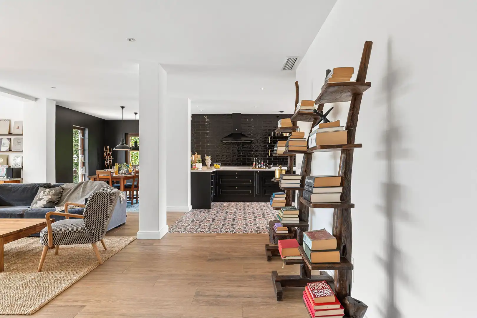 Sala de estar de Casa o chalet en venta en Estepona con Aire acondicionado, Jardín privado y Terraza
