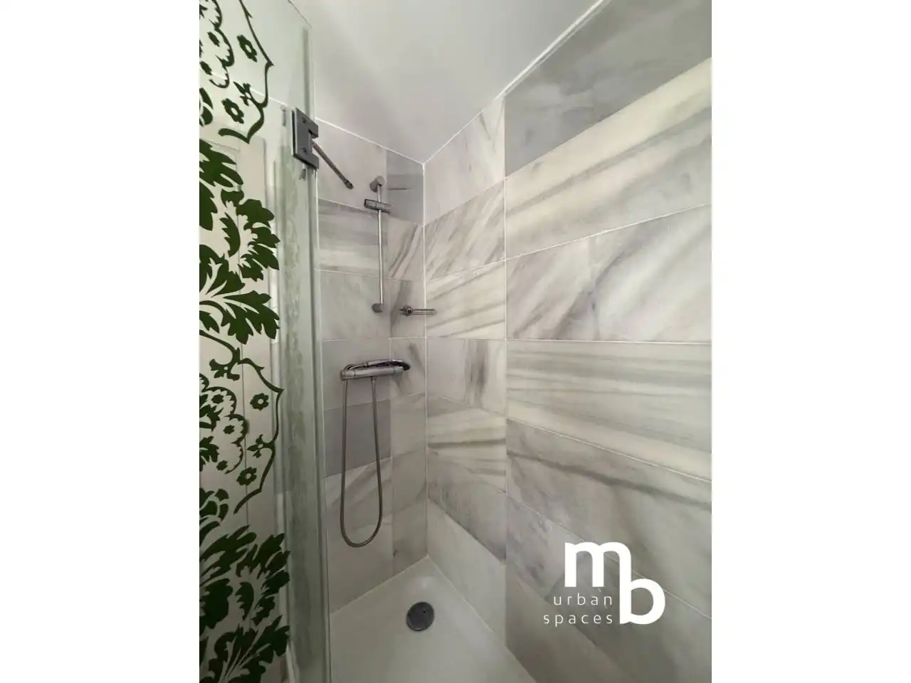 Badezimmer von Wohnung zur Miete in Madrid mit Klimaanlage und Möbliert