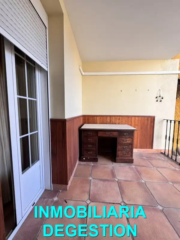 Casa adosada en venda en Linares amb Aire condicionat, Calefacció i Jardí privat