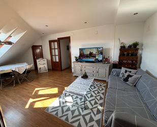 Sala d'estar de Apartament en venda en Oviedo 