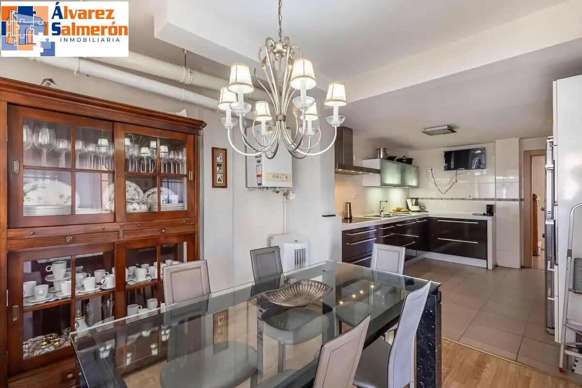 Comedor de Casa adosada en venta en Huétor Vega con Aire acondicionado, Terraza y Trastero