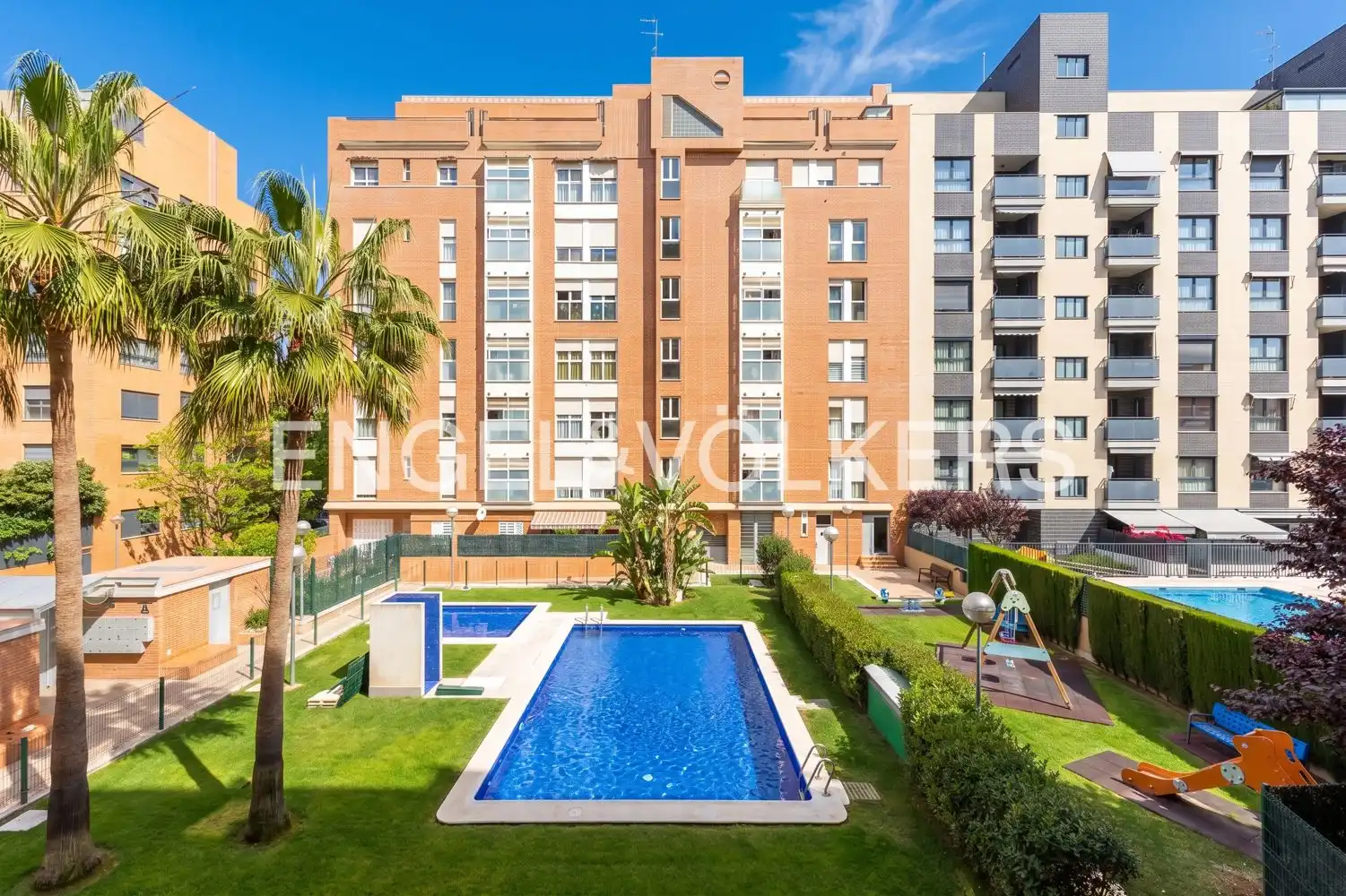 Außenansicht von Wohnung zum Verkauf in Valencia mit Klimaanlage, Heizung und Privatgarten