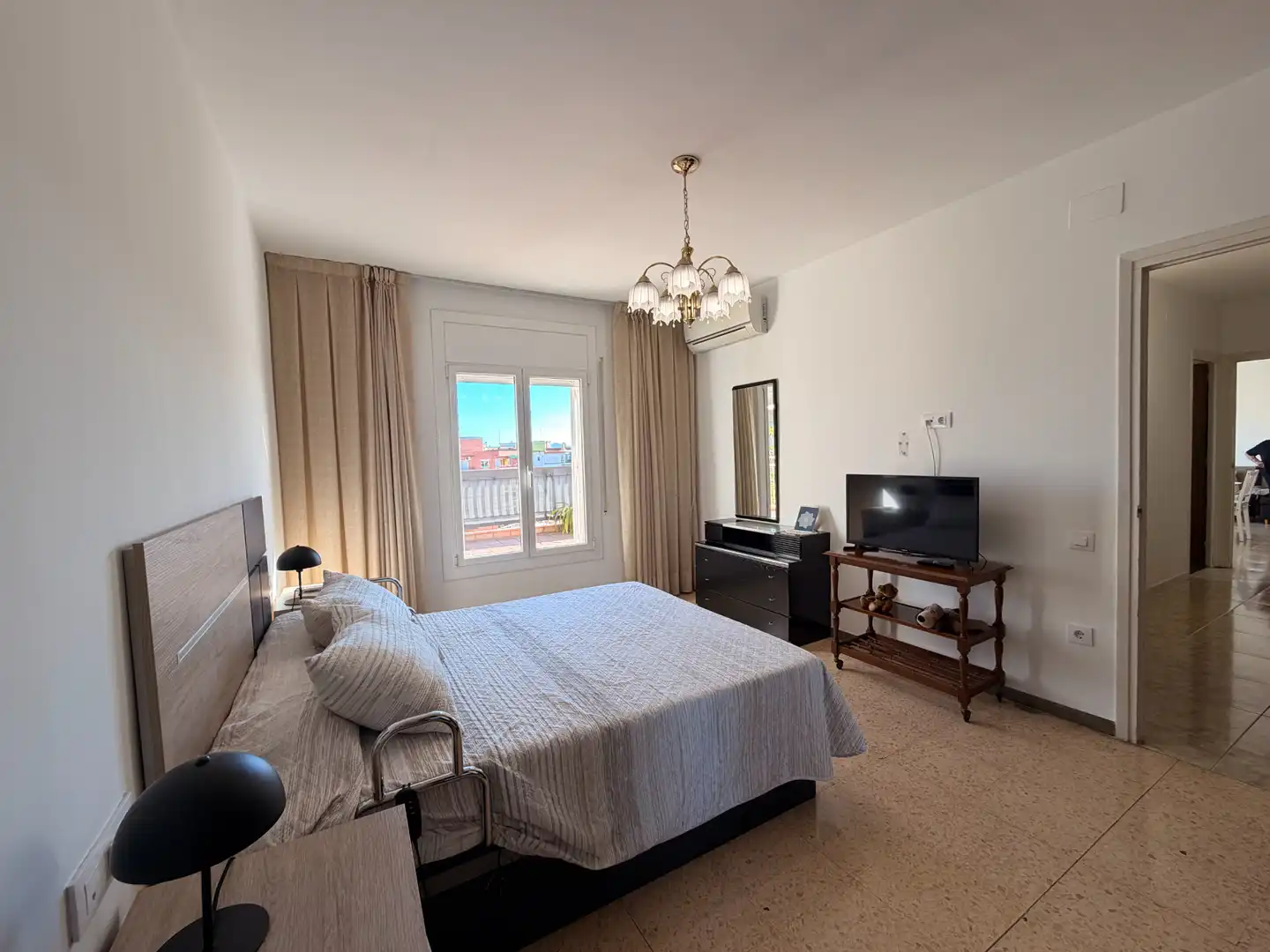 Habitación de Ático para compartir en Rubí con Aire acondicionado, Calefacción y Terraza