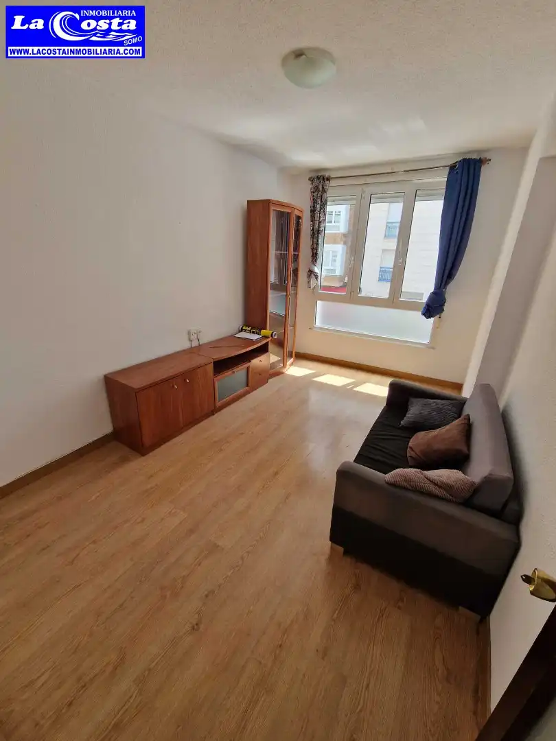 Living room of Flat for sale in Santander  with Parquet flooring, Oven and Washing machine