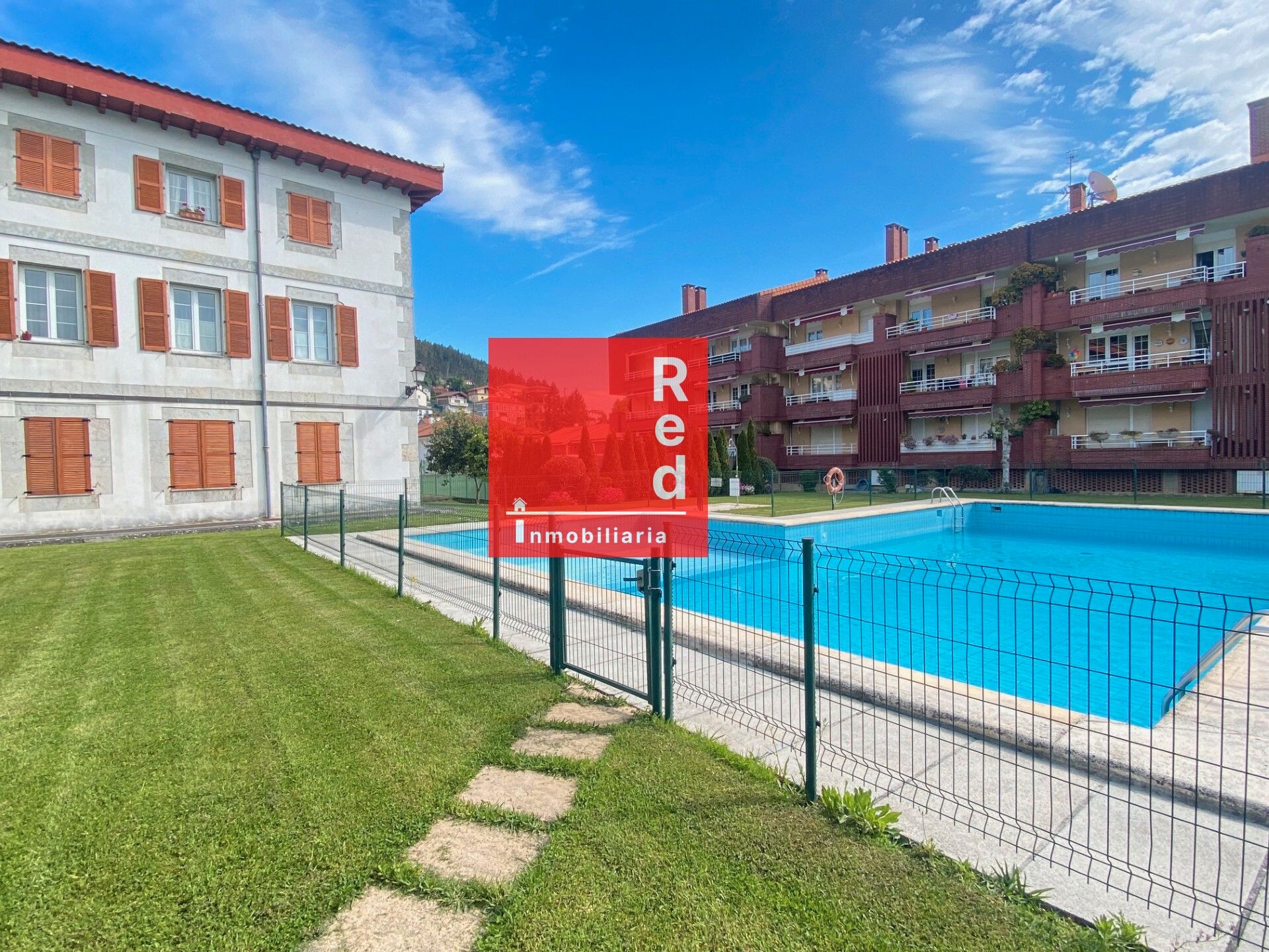 Piscina de Dúplex en venda en Castro-Urdiales amb Calefacció, Terrassa i Moblat