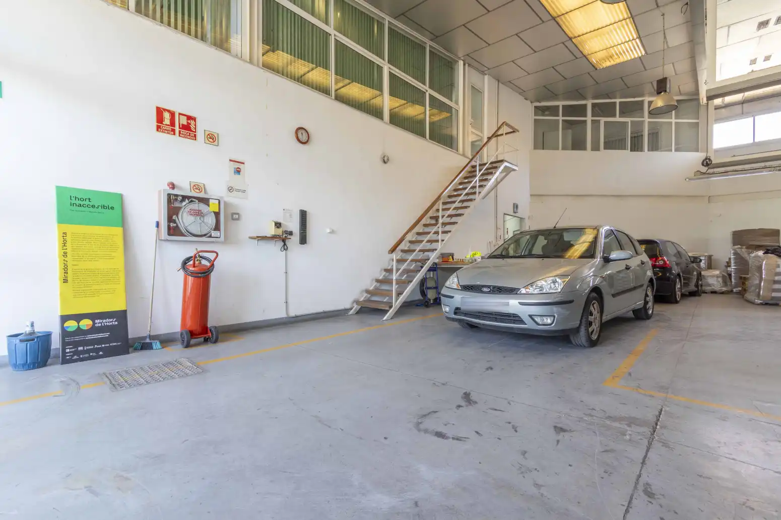 Parkplatz von Fabrikhallen zum Verkauf in Foios