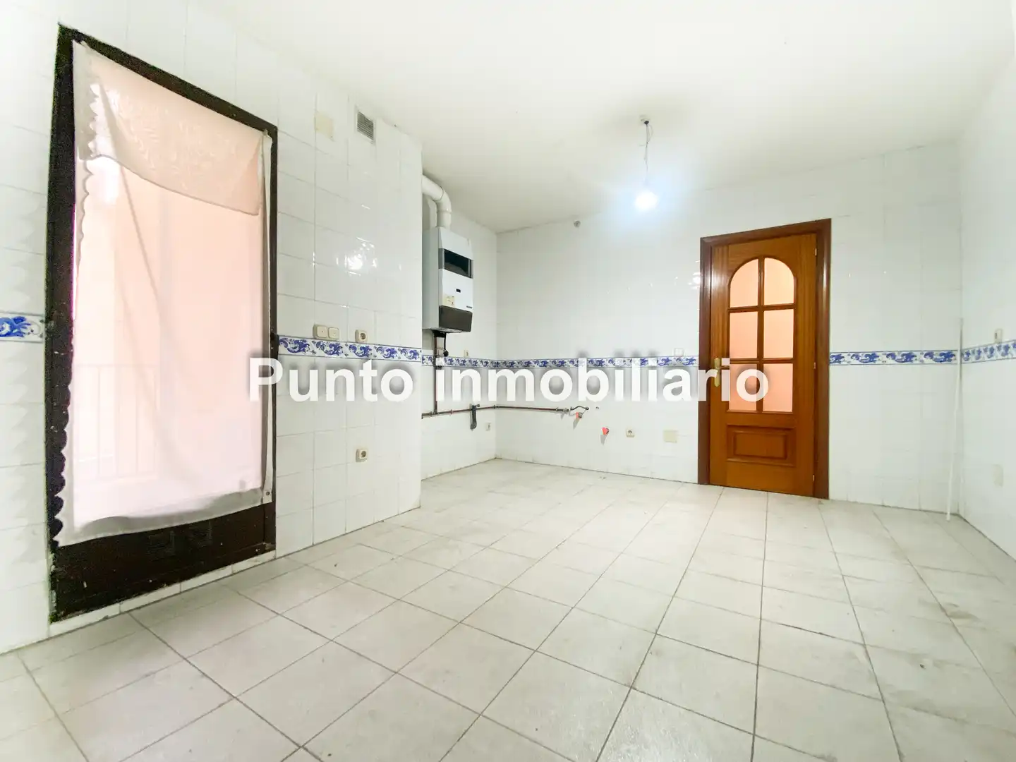 Kitchen of Flat for sale in Valladolid  with Heating, Parquet flooring and Terrace