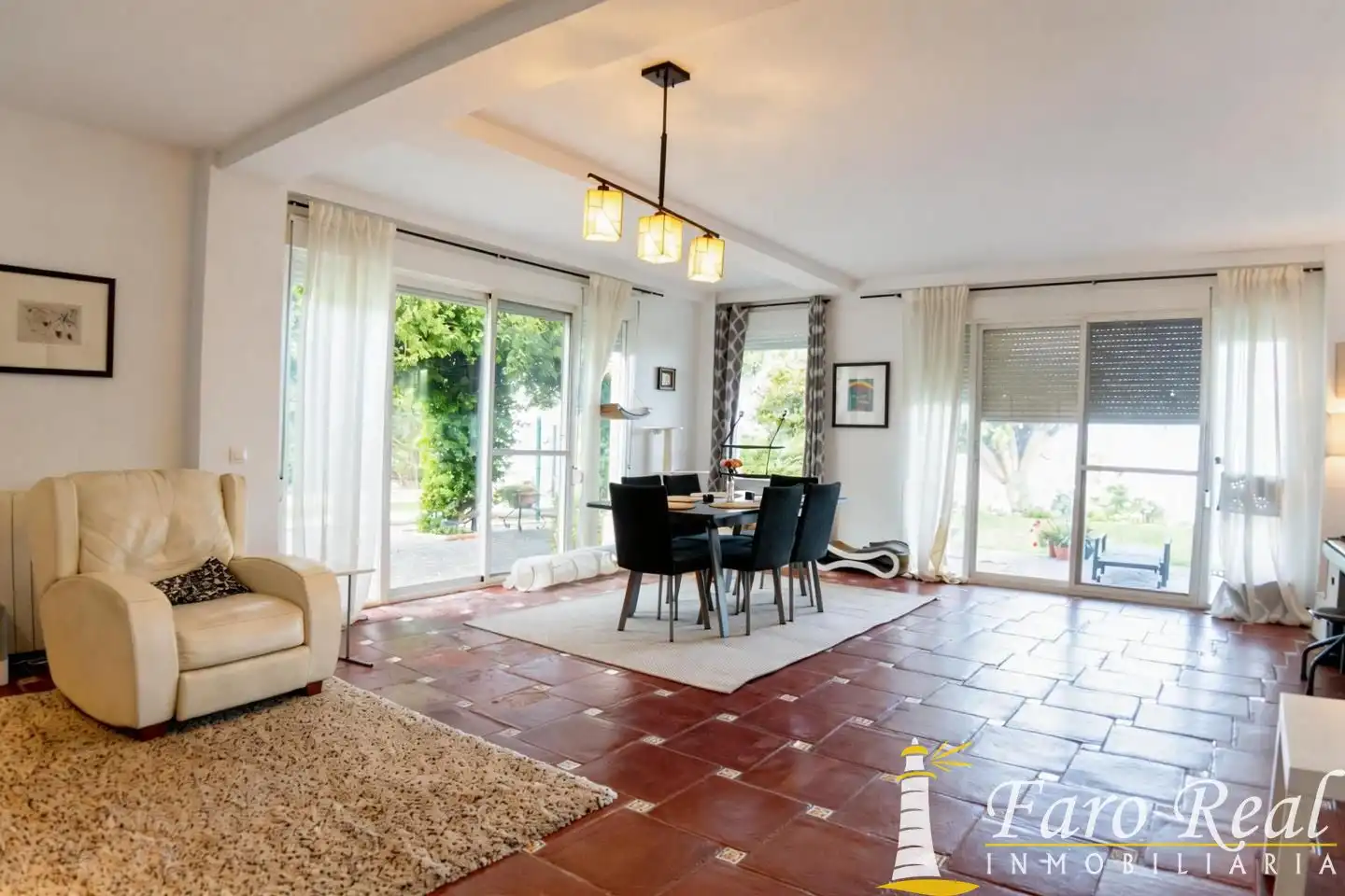 Menjador de Casa o xalet en venda en Sanlúcar de Barrameda amb Aire condicionat, Jardí privat i Terrassa