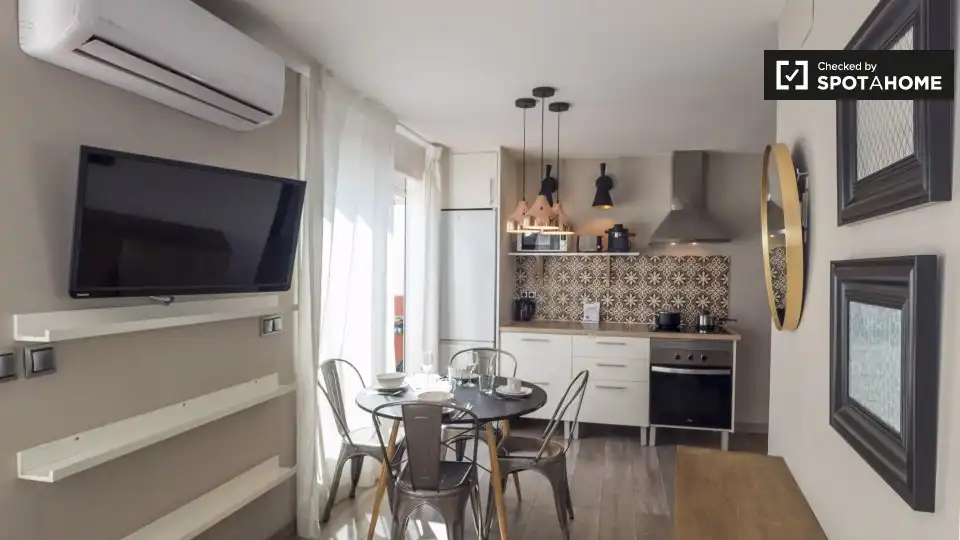Flat with terrace to rent in Ciutat Vella, imagen 2