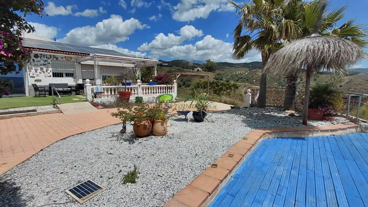 Vista exterior de Finca rústica en venda en Vélez-Málaga amb Aire condicionat, Terrassa i Traster