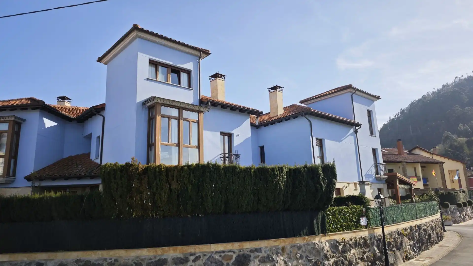 Vista exterior de Dúplex en venda en Llanes amb Calefacció i Jardí privat