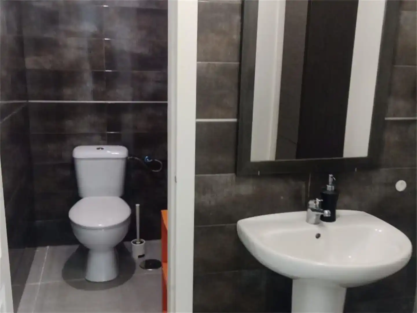 Badezimmer von Geschaftsraum zur Miete in Gijón  mit Möbliert