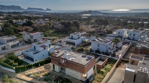 ¡Villa moderna con vistas al mar en construcción en Bello Horizonte!