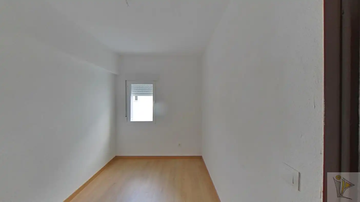 Piso en venta en CL LA BAÑEZA , Sudeste Industrial