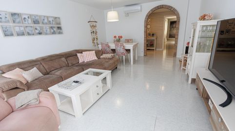 SE VENDE AMPLIO PISO ZONA MERCADONA DE 4 DORMITORIOS, 2 BAÑOS, TERRAZA Y PISCINA COMUNITARIA!, imatge 3