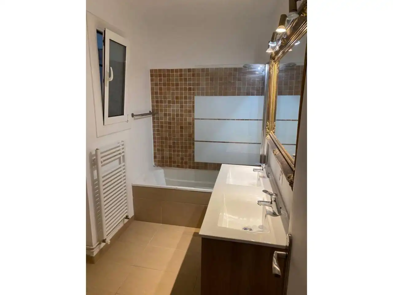Baño de Piso de alquiler en Sant Cugat del Vallès con Aire acondicionado, Calefacción y Jardín privado