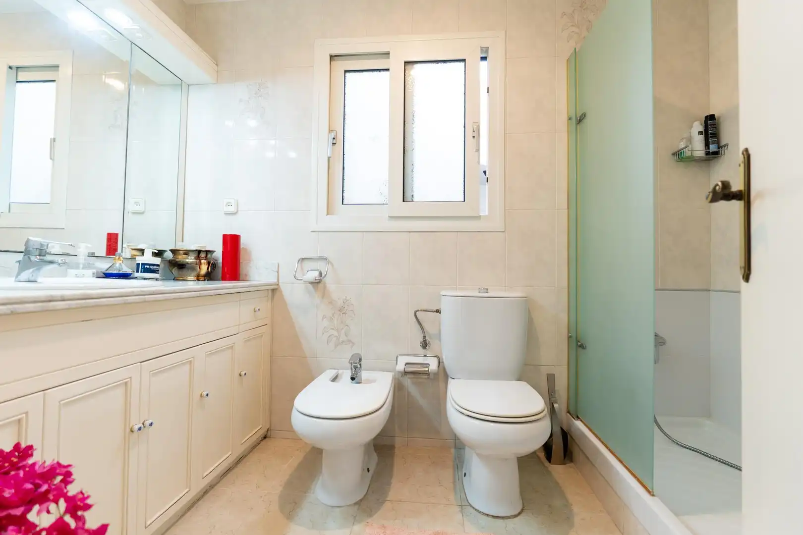 Baño de Casa adosada en venta en L'Hospitalet de Llobregat con Terraza