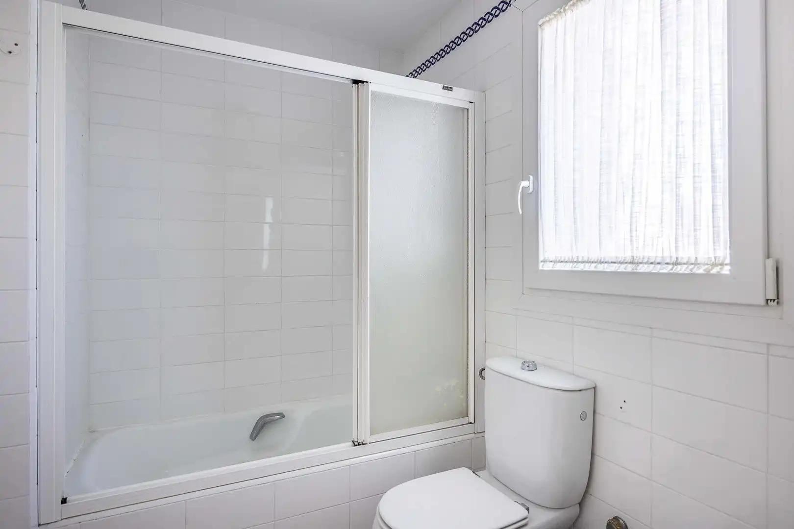 Baño de Casa o chalet en venta en Gelves con Jardín privado y Piscina comunitaria
