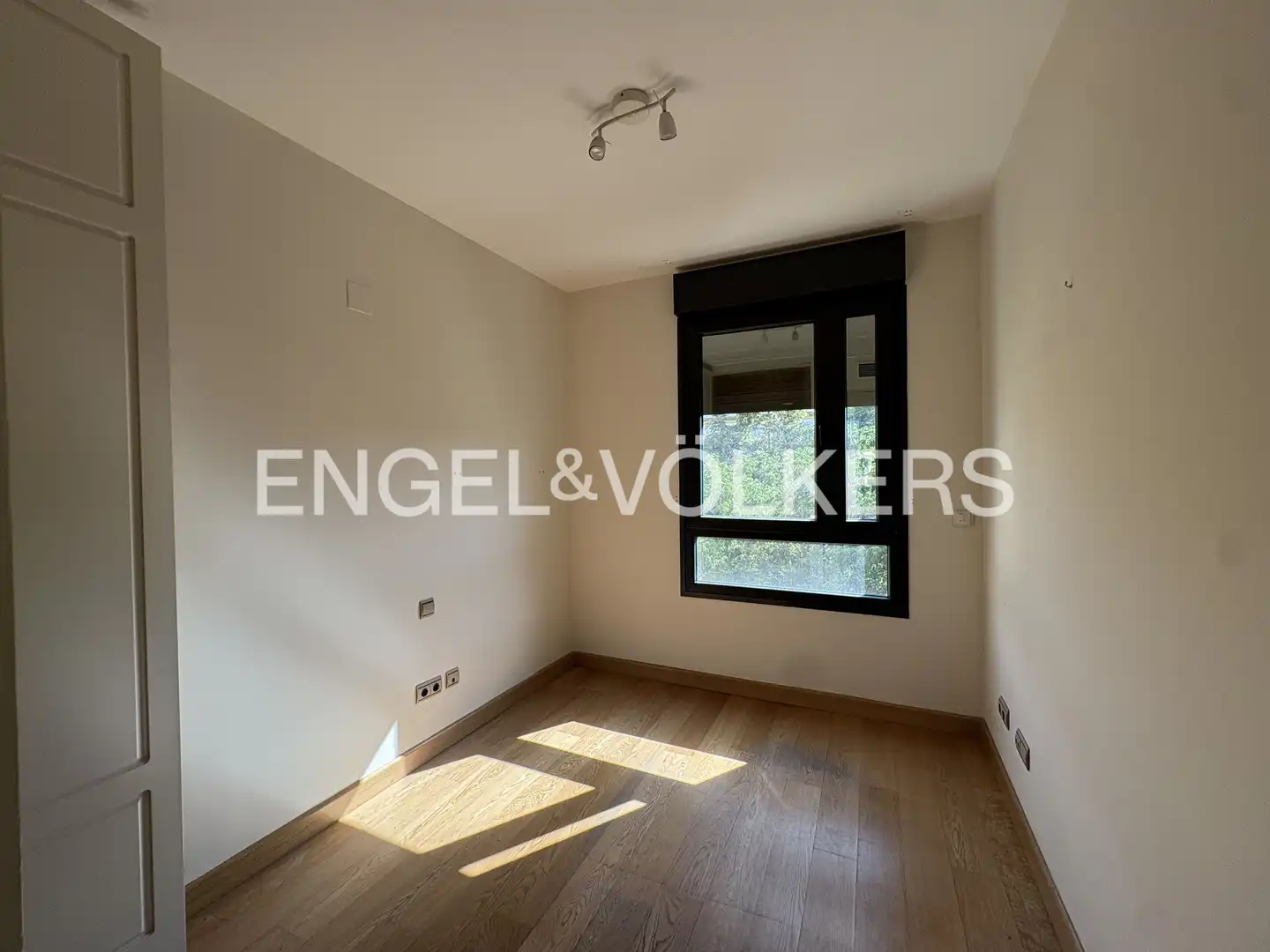 Bedroom of Flat for rent in Sevilla  with Air Conditioner, Heating and Private garden