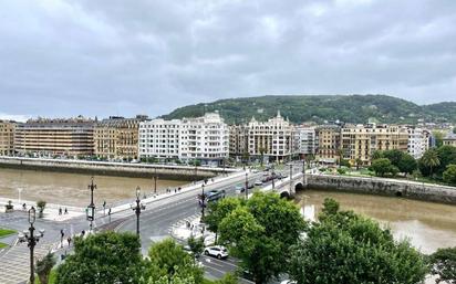 Vista exterior de Oficina en venda en Donostia - San Sebastián  amb Aire condicionat