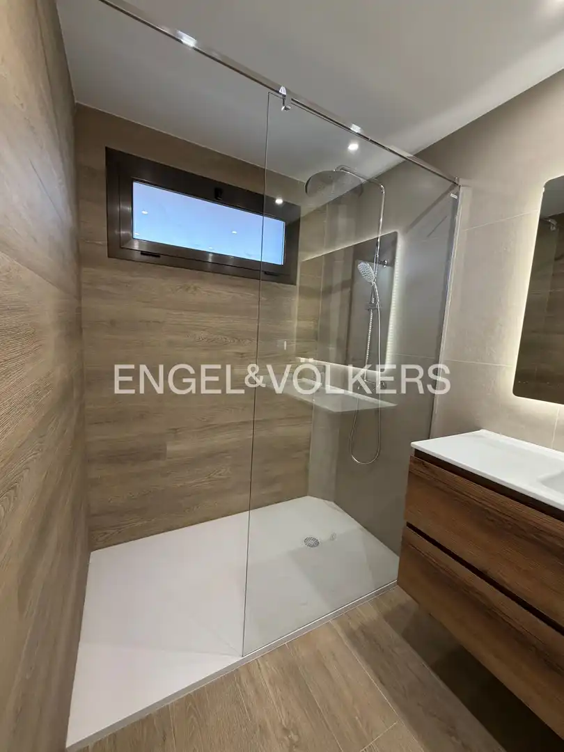 Baño de Piso de alquiler en Valencia con Aire acondicionado, Calefacción y Balcón