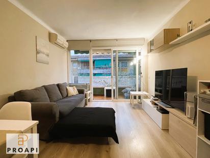 Living room of Flat for sale in Girona Capital  with Air Conditioner, Parquet flooring and Oven