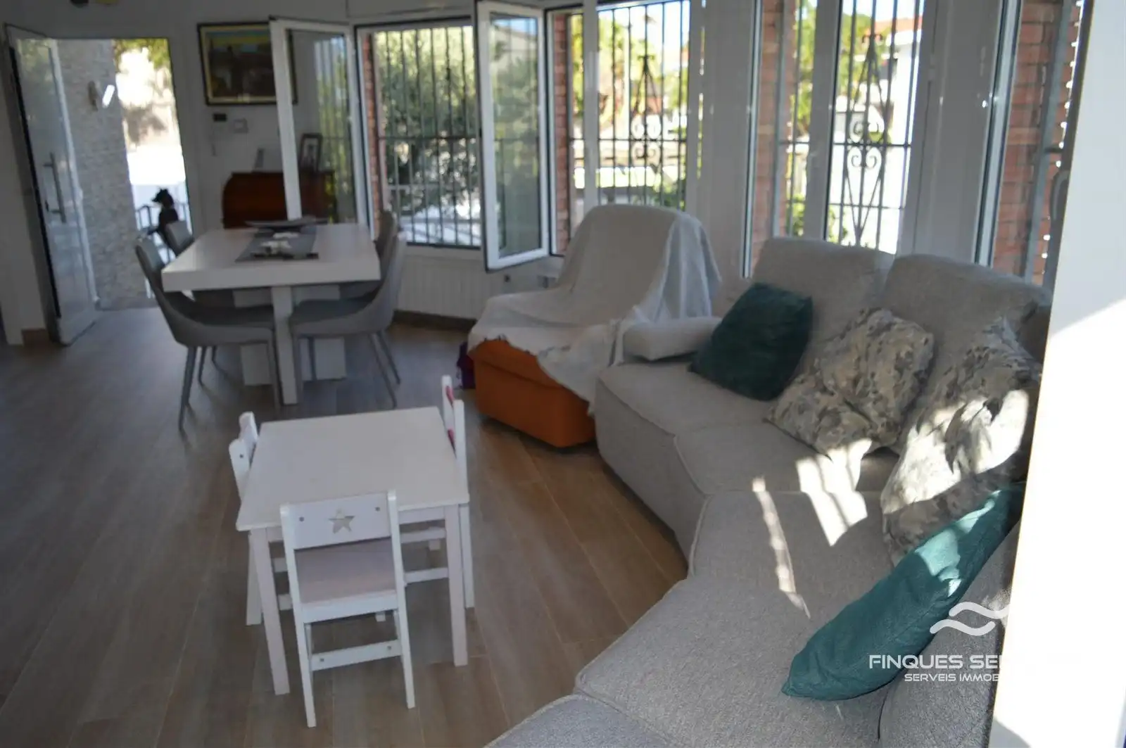 Sala de estar de Casa o chalet en venta en Vilanova i la Geltrú con Calefacción, Terraza y Trastero