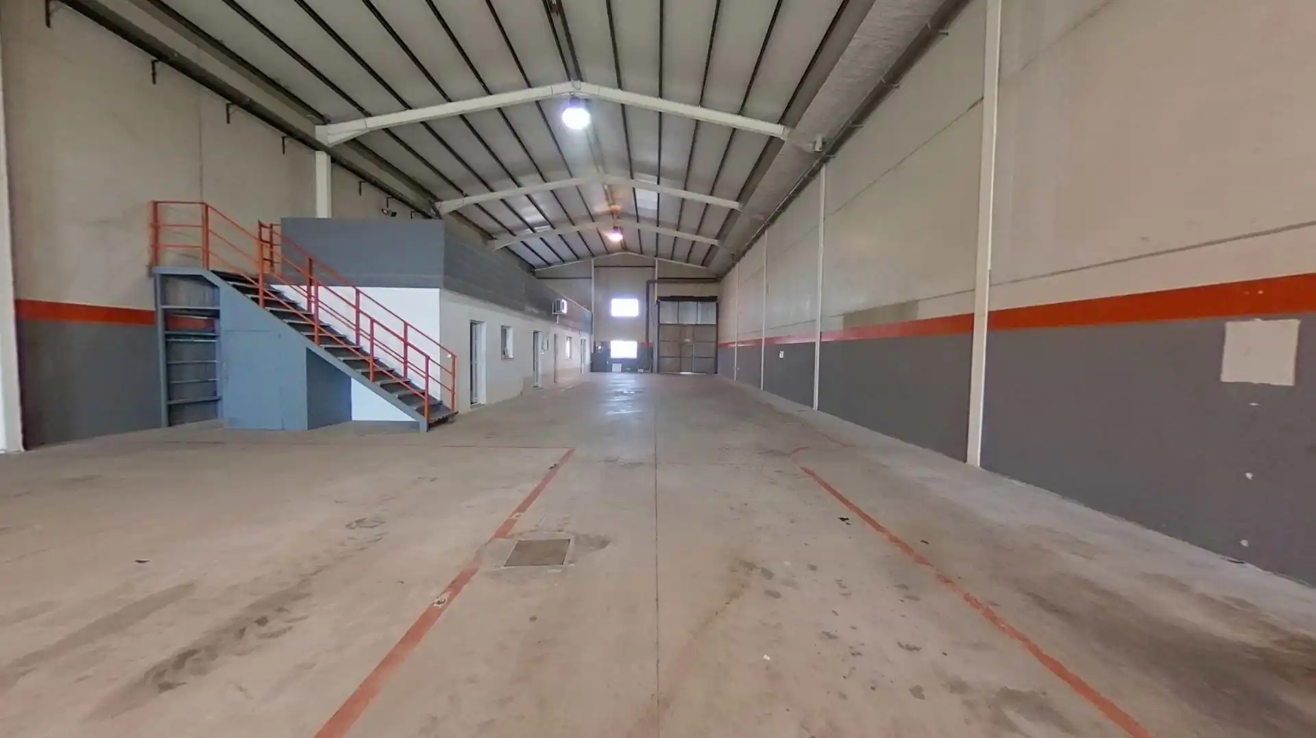 Nau industrial en venda a Pedanías Este