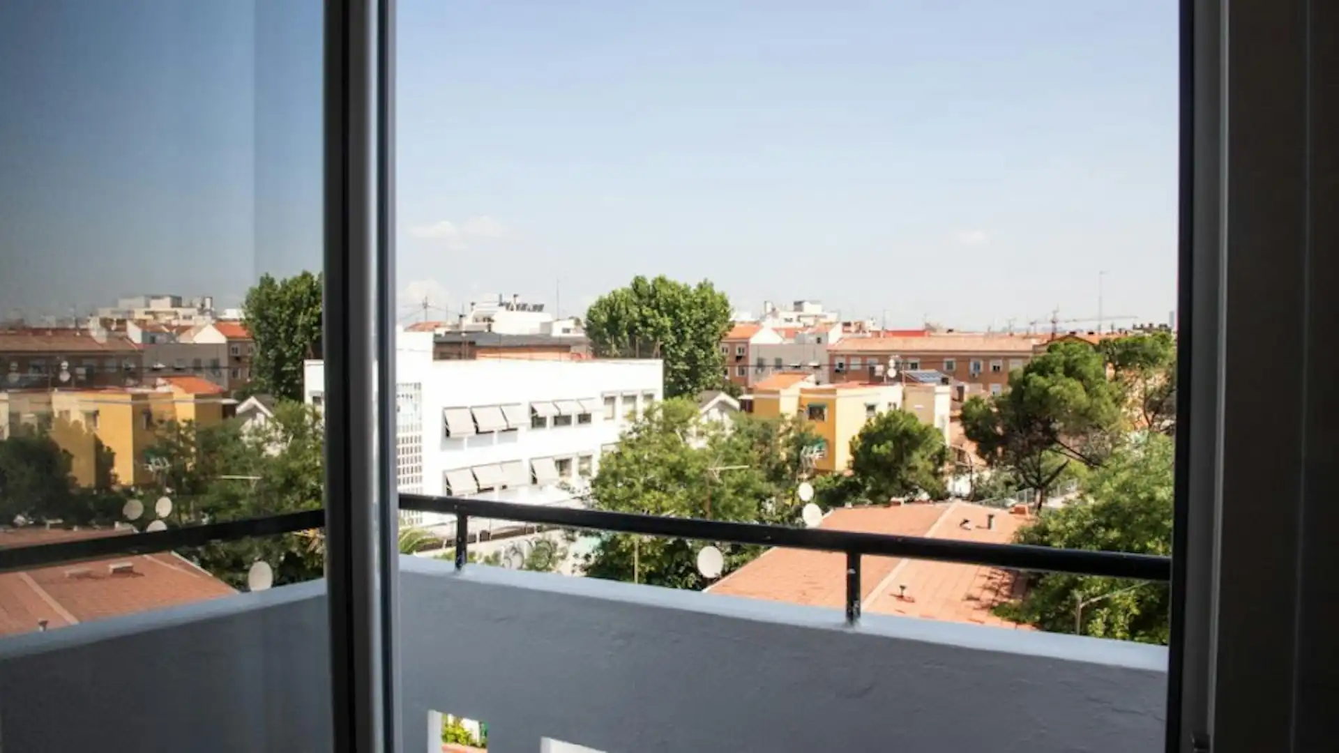 Terrassa de Pis de lloguer en Madrid amb Calefacció, Moblat i Rentadora