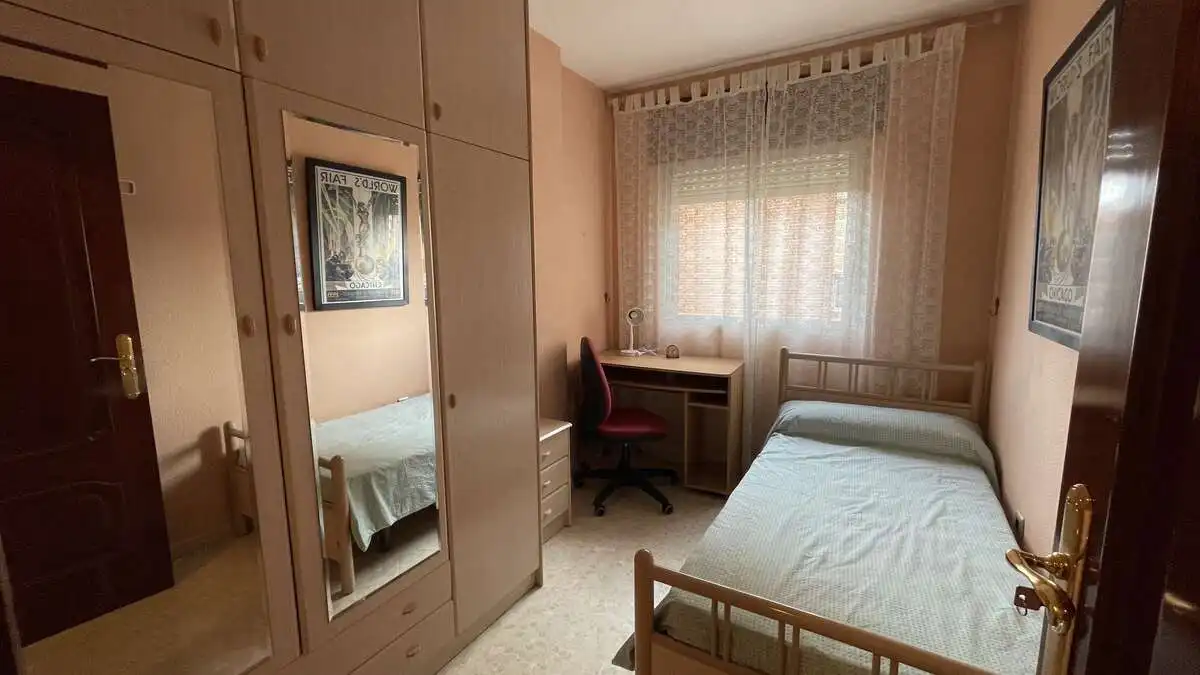 Bedroom of Flat for rent in Granada  with Air Conditioner, Heating and Terrace