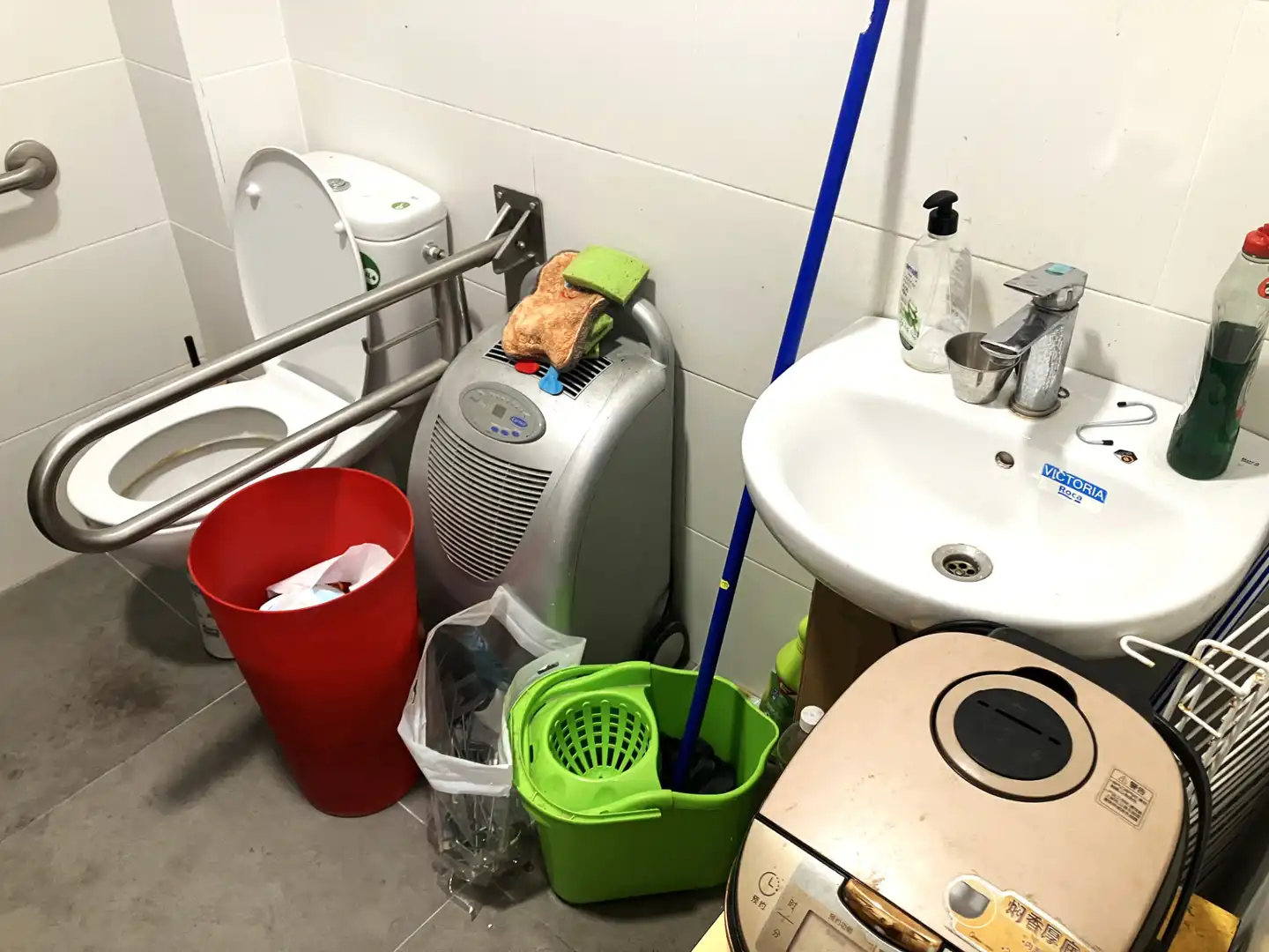 Badezimmer von Geschaftsraum zur Miete in Sant Adriá Nord