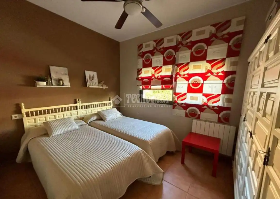 Habitación de Casa adosada en venta en Baeza con Aire acondicionado, Calefacción y Piscina