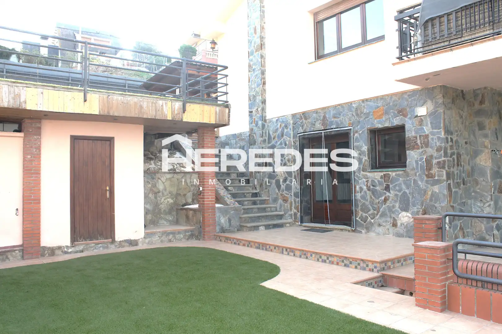 Jardí de Casa o xalet en venda en Torrelles de Llobregat amb Aire condicionat, Calefacció i Jardí privat